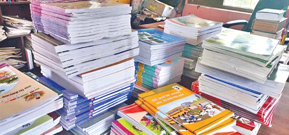 शैक्षिक सत्रको मध्यसम्म पनि कर्णालीमा अझै पुगेन पाठ्यपुस्तक