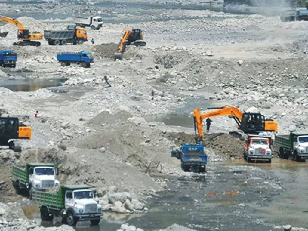 वर्षायाममा पनि रोकिएन कालीगण्डकीको अवैध दोहन