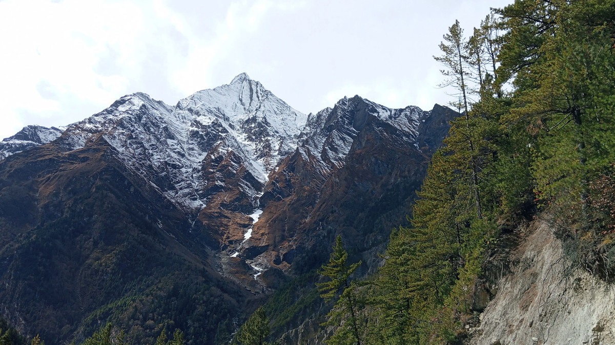 मनाङमा जलवायु परिवर्तनको असर : हराए हिमालको हिउँ र ताल