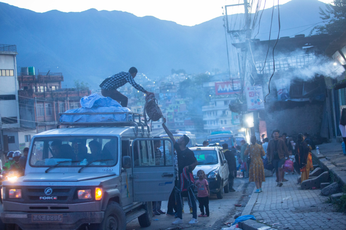 दशैं मनाउन घर गएकाहरु फर्कन थाले काठमाडौं