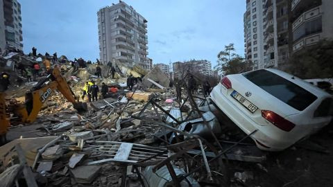 230206003902-05-turkey-earthquake-02061676044284.jpg