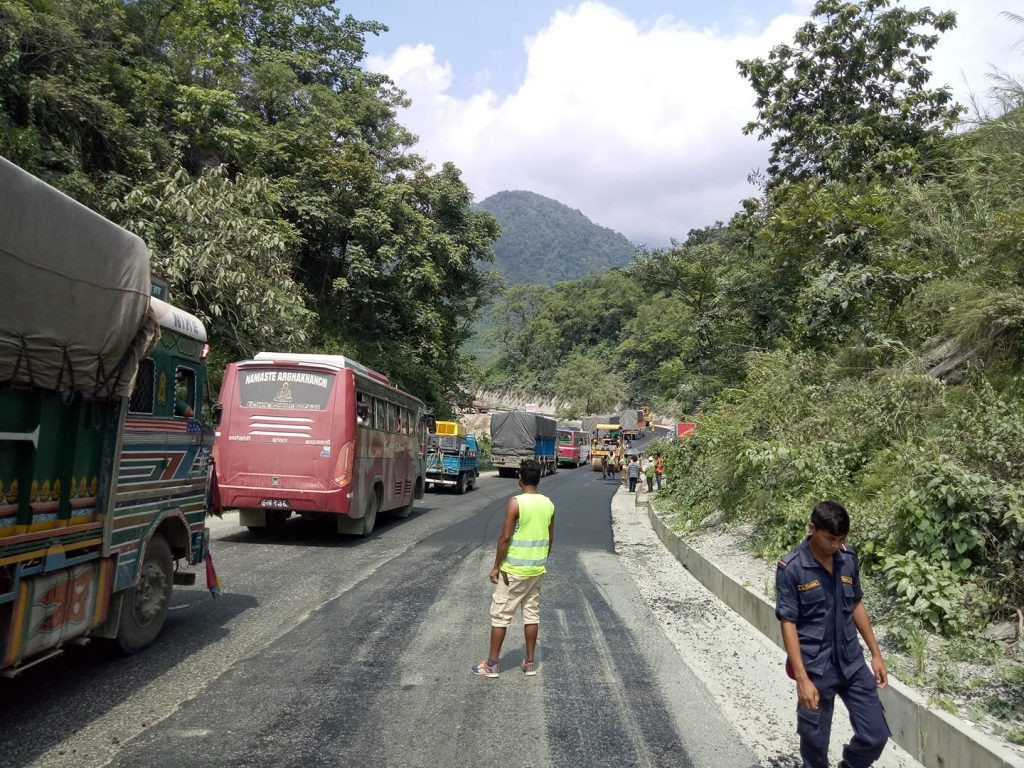 मुग्लिङ–नारायणगढ सडक एकतर्फी खुला