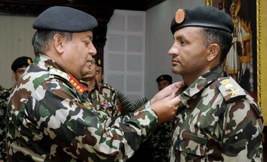 पदावधि सकिएको ४ दिनपछि सेनाले माओवादी पृष्ठभूमीका अधिकारीको म्याद किन थप्यो?