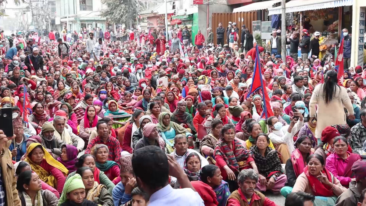 बालुवाटारमा लघुवित्त पीडितको प्रदर्शन