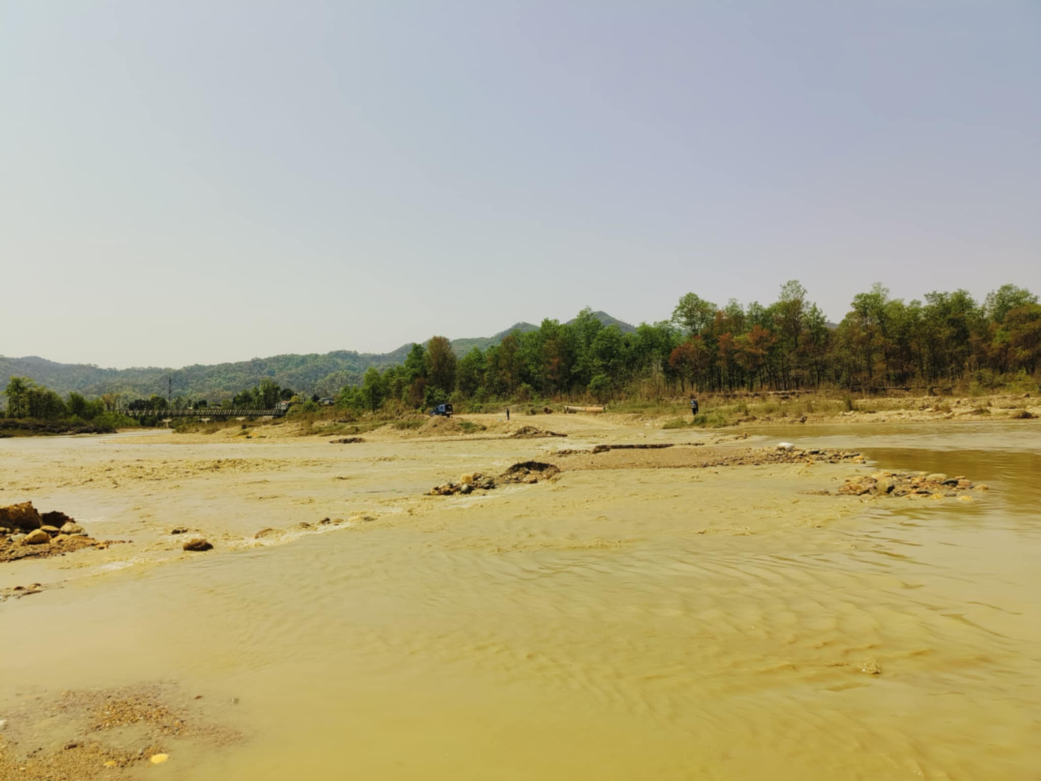 बाढीले डाईभर्सन बगाउदा पूर्वपश्चिम राजमार्ग अवरूद्ध
