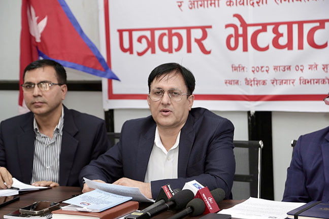 एकै वर्षमा आठ लाख ३९ हजारले लिए श्रम स्वीकृति