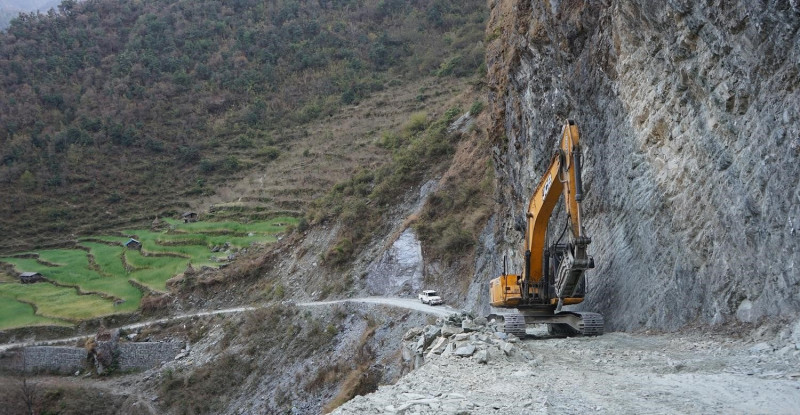 ढोरपाटन सडक जोडियो सञ्जालमा