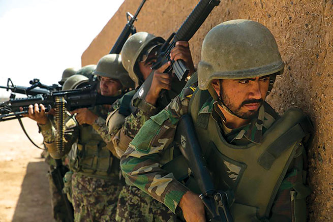 कति छ अफगानी सेनाको संख्या ?