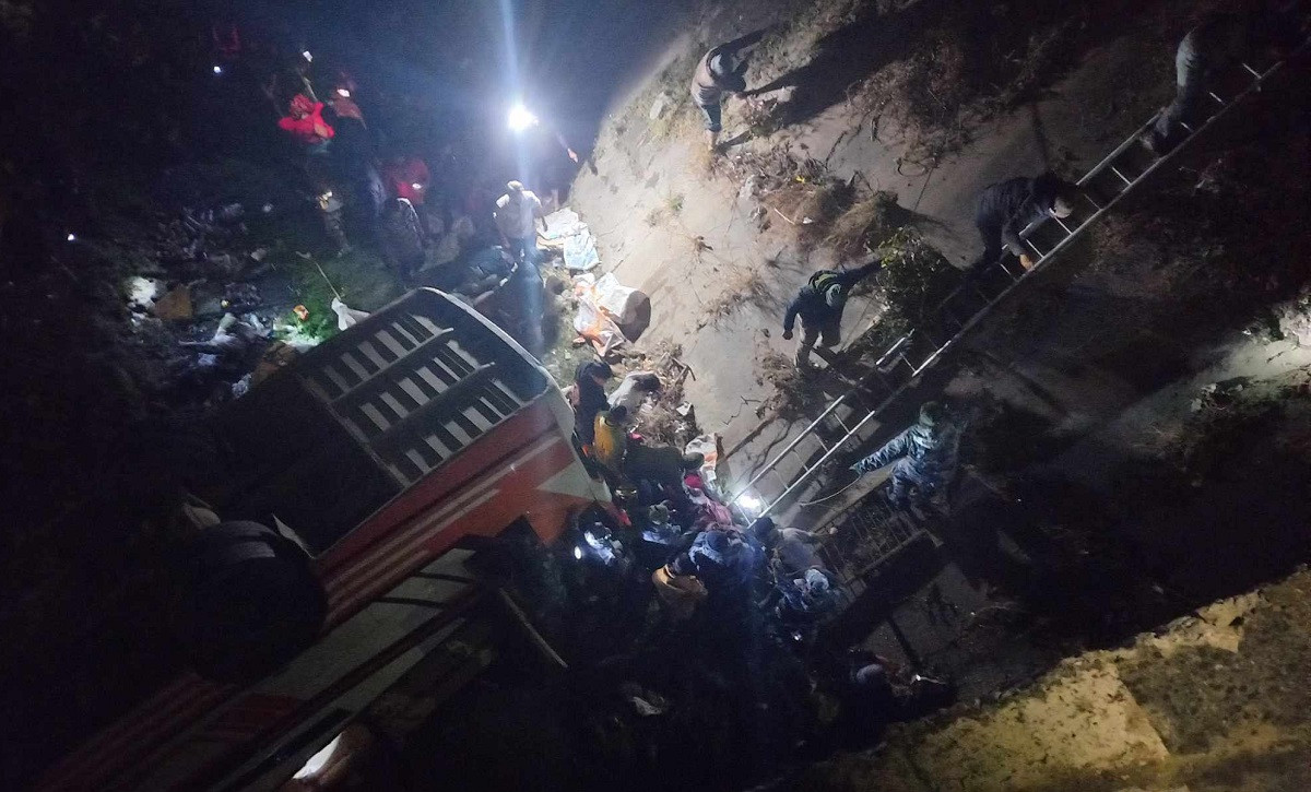 दाङ बस दुर्घटना अपडेट : मृतक १२ जनाकै सनाखत 