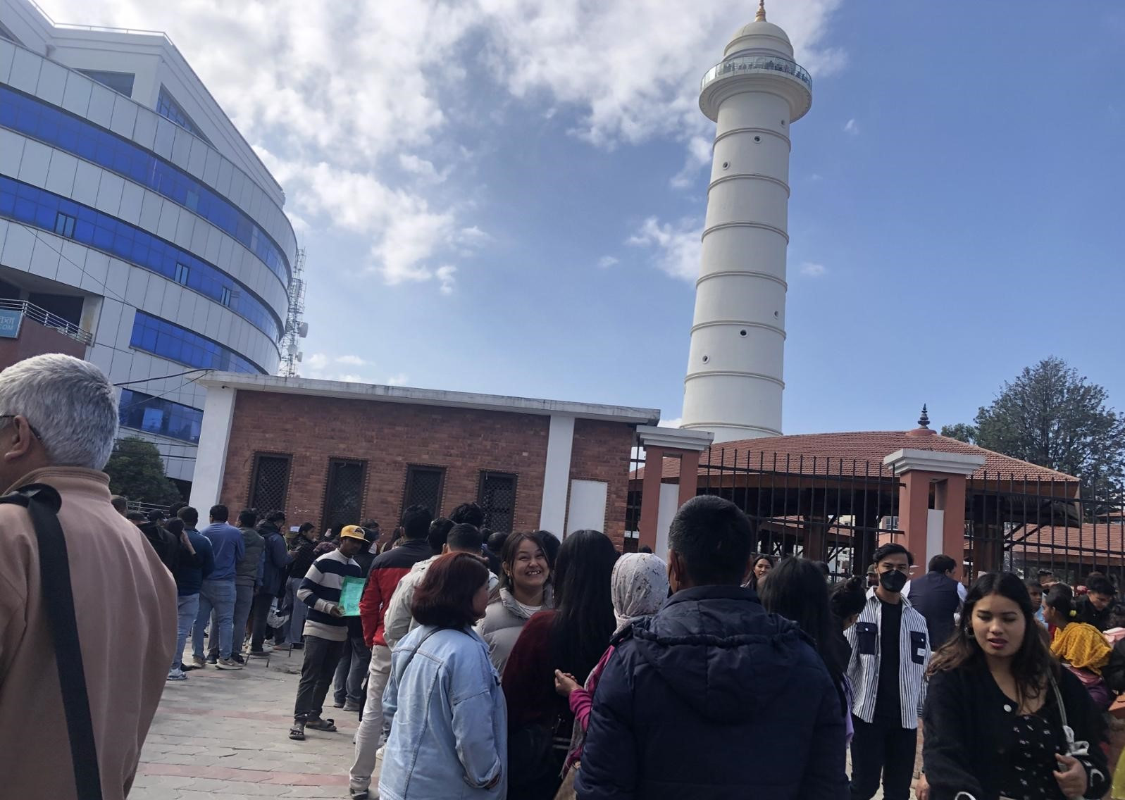 धरहराबाट उपत्यका नियाल्ने रहर