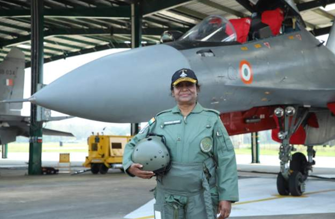 भारतकी राष्ट्रपति मुर्मूले चढिन् लडाकु विमान