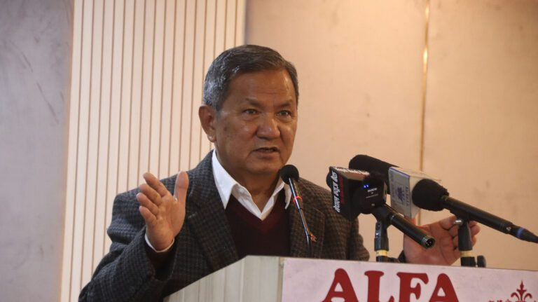 राजस्व सङ्कलन ठेक्कामा लगाउने कार्य तत्कालै बन्द गर्नुहोस् : मन्त्री गुरुङ