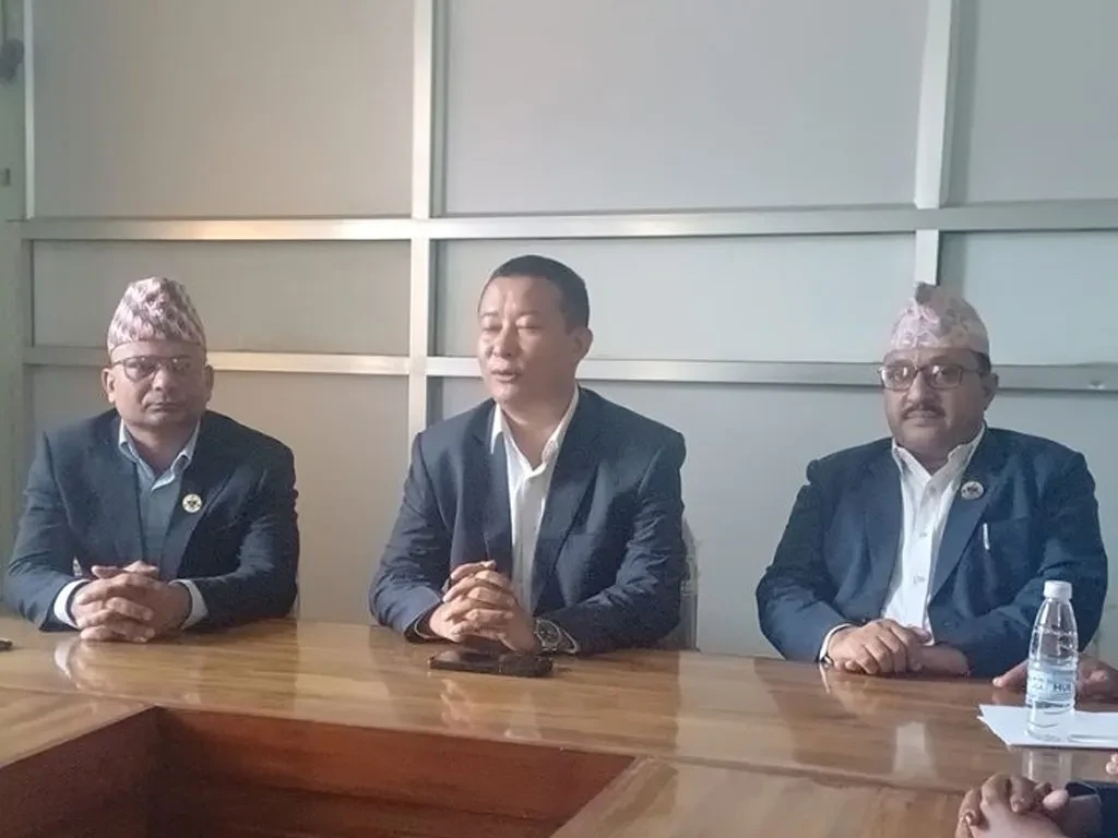 कोशी सरकारबाट बाहिरियो माओवादी, समर्थन कायमै