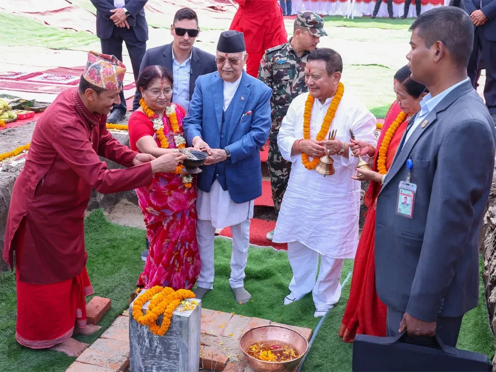प्रधानमन्त्री ओलीले गरे कीर्तिपुरमा एमालेको केन्द्रीय कार्यालय भवन शिलान्यास