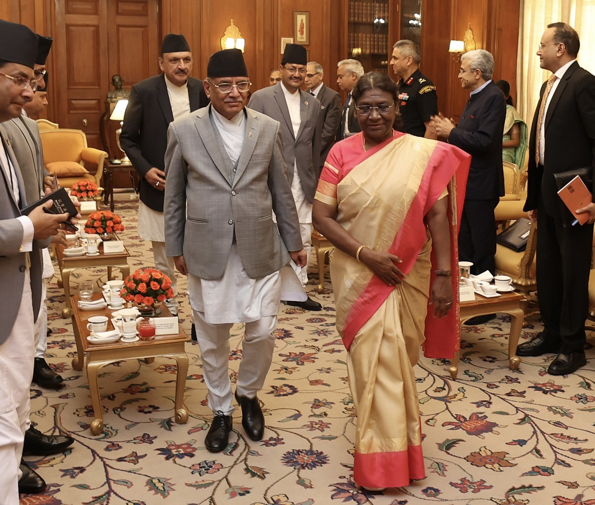 प्रधानमन्त्री दाहाल र भारतीय राष्ट्रपति मुर्मूबीच भेटवार्ता