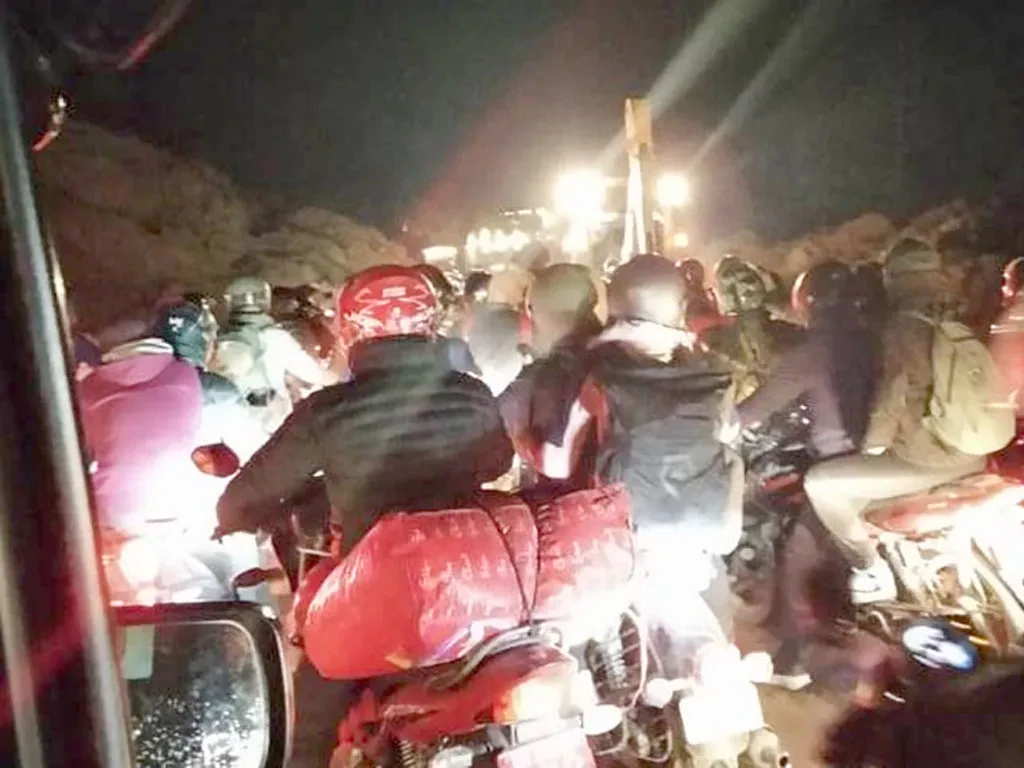 पृथ्वी राजमार्ग एकतर्फी खुल्यो