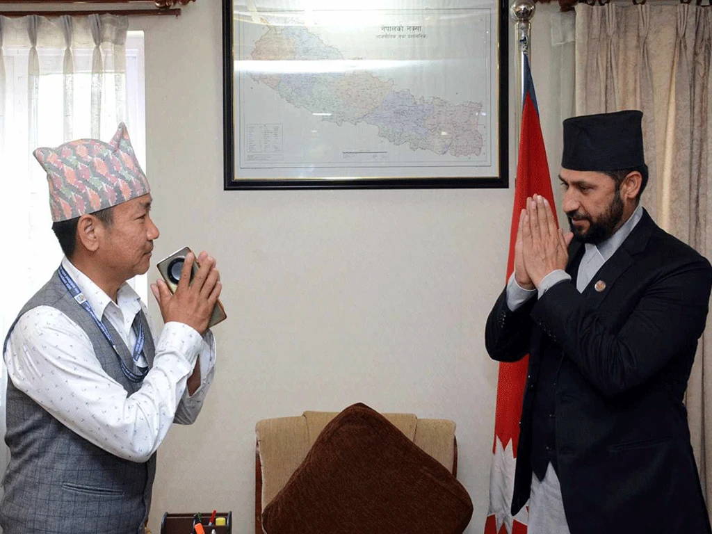 फेसबुकमा तथानाम भनेर खनिने हर्क साम्पाङले गृहमन्त्रालयमा रवि लामिछानेलाई भेटेर के भने?