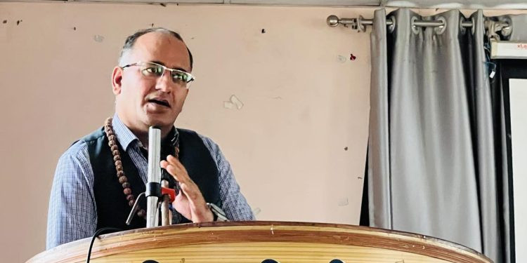 समालोचक डा. रामजी तिम्सिना ‘जलसमाधि लिदैँछु, अलबिदा’ लेखेर बेपत्ता
