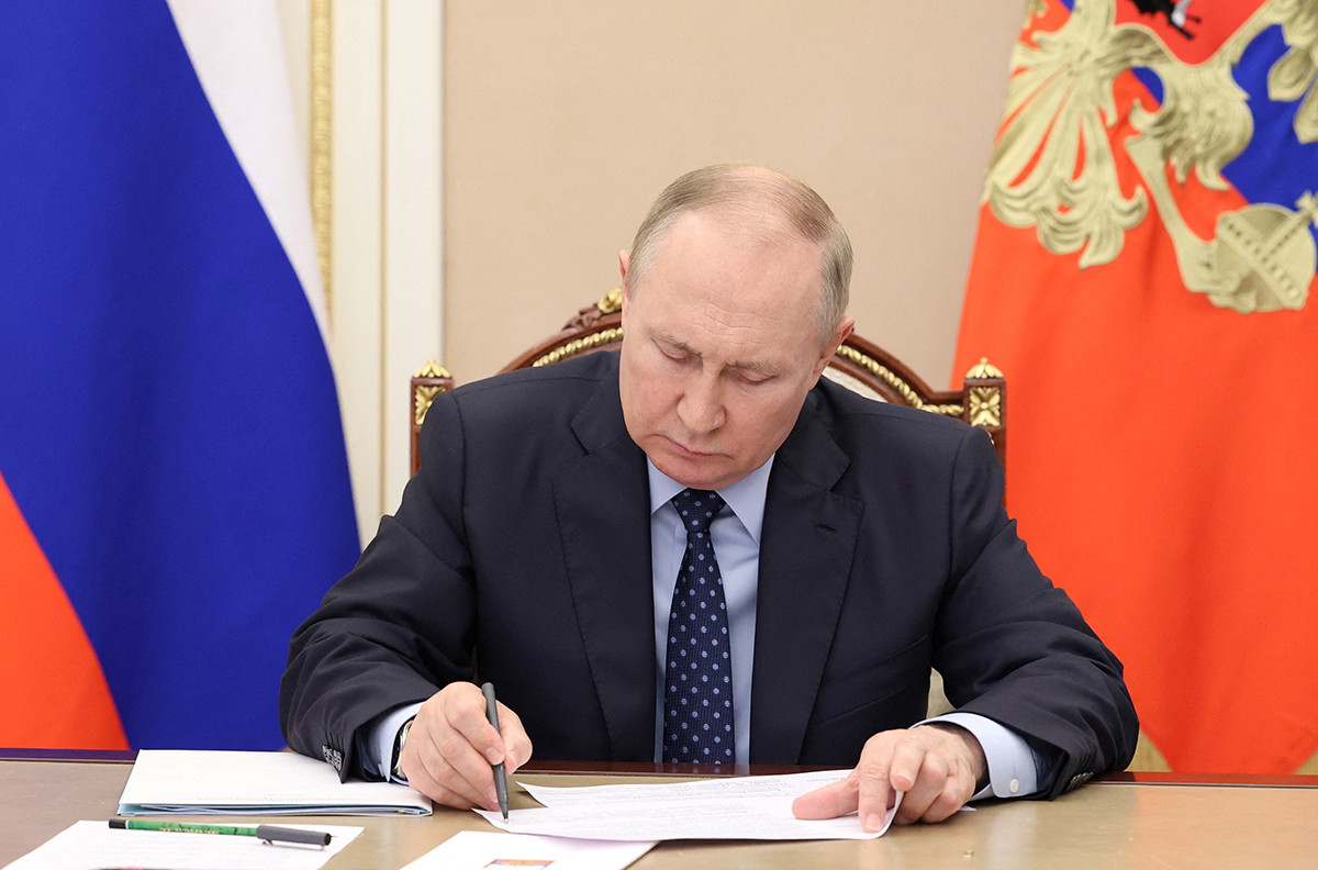 रूसी राष्ट्रपतिद्वारा मित्रराष्ट्रलाई पेट्रोलियम पदार्थ दिने आदेशमा हस्ताक्षर