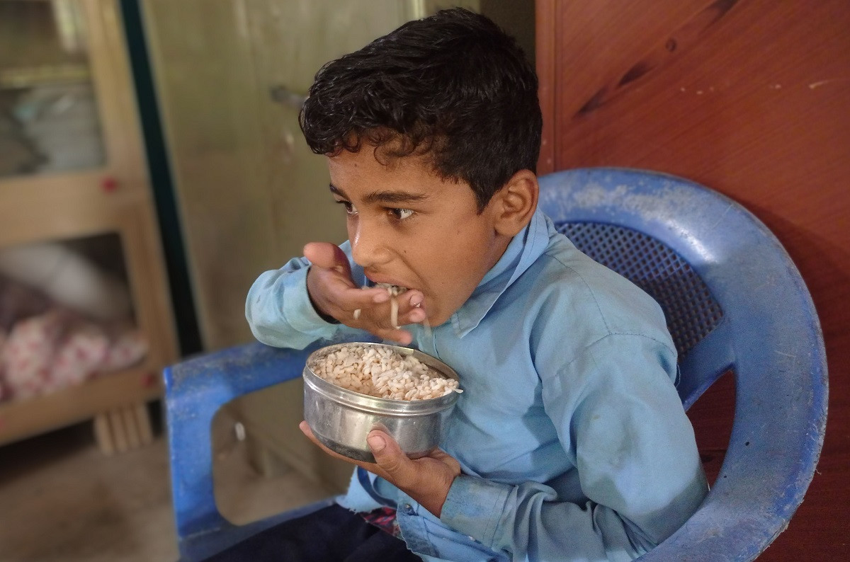 आमाबुबा बिहानै काम गर्न निस्किएपछि...