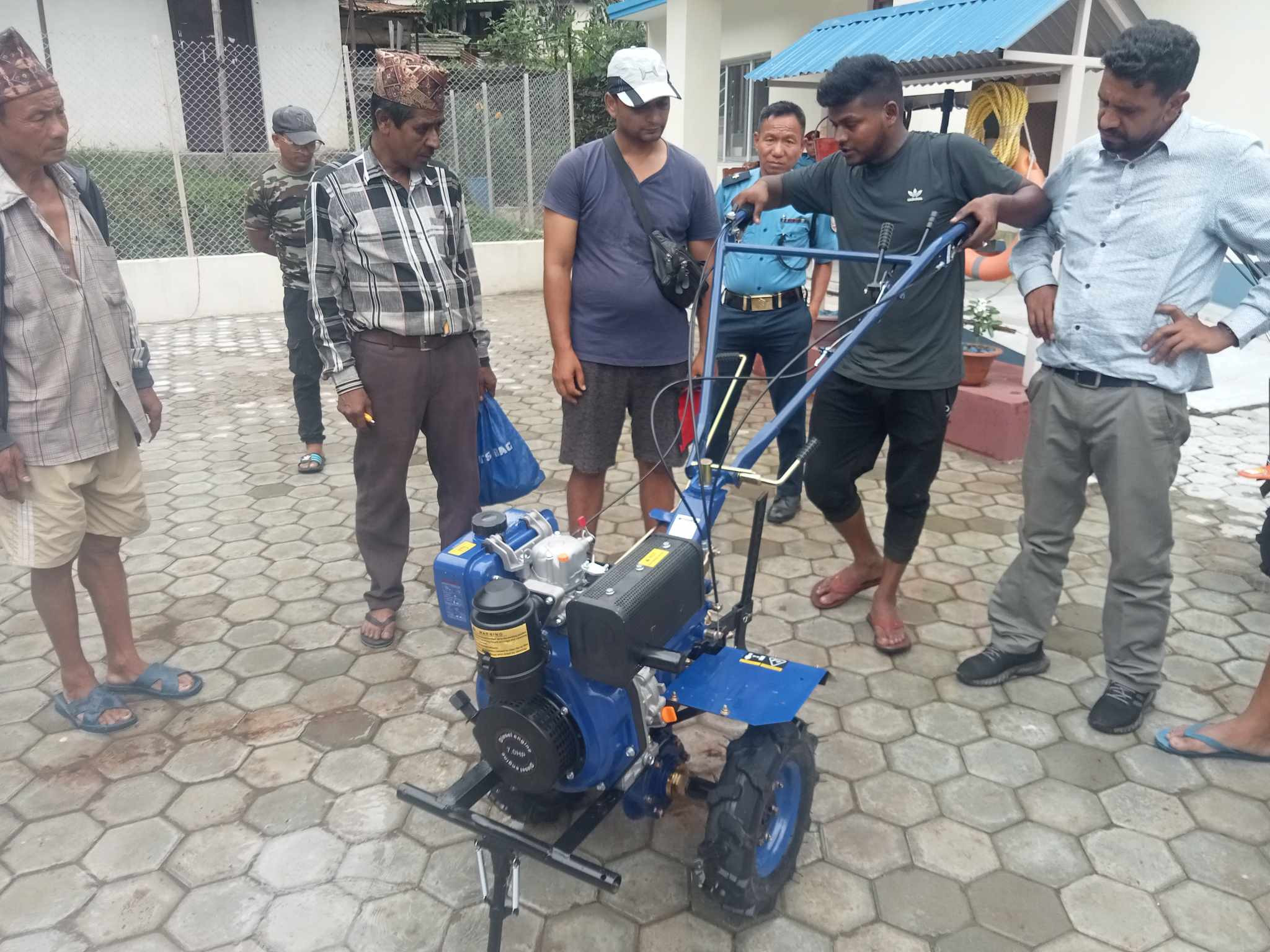 लम्पी स्किनले रोपाइँ प्रभावित भएपछि दोर्दीका किसानलाई हाते ट्याक्टर