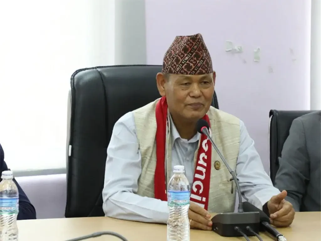 खेलकुदमन्त्री चौधरीलाई मन्त्रालय २ कक्षाको कथा ‘हात्तिको कान’ : खेलबारे राख्दैनन् सामान्य ज्ञान