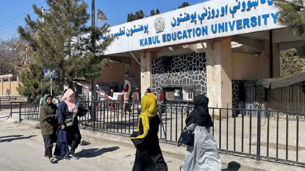 अफगानिस्तानका विश्वविद्यालय खुले तर महिला अझै प्रतिबन्धित