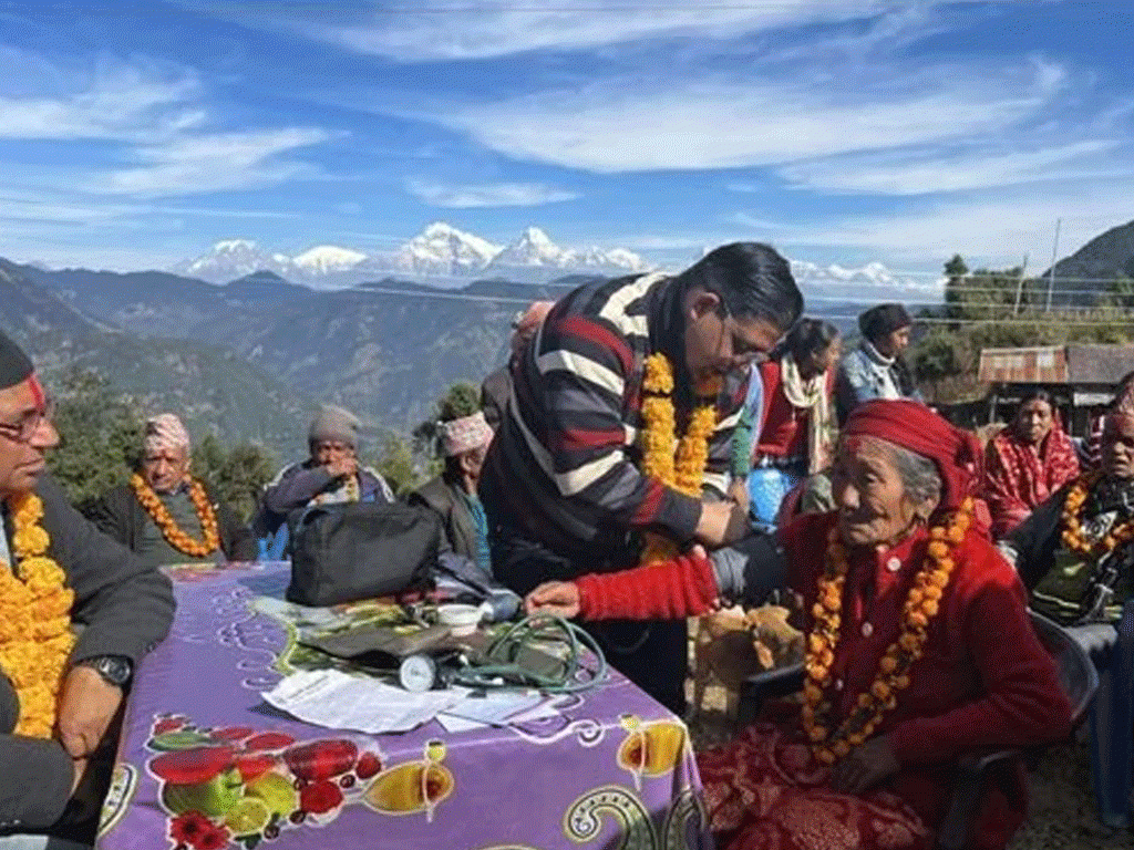 ज्येष्ठ नागरिकको घरमै उपचार, गाउँमा विशेषज्ञ स्वास्थ्य शिविर