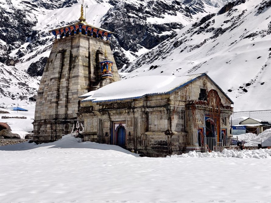 चारधाम हिँडेका तीर्थयात्री श्रीनगरमा रोकिएपछि...