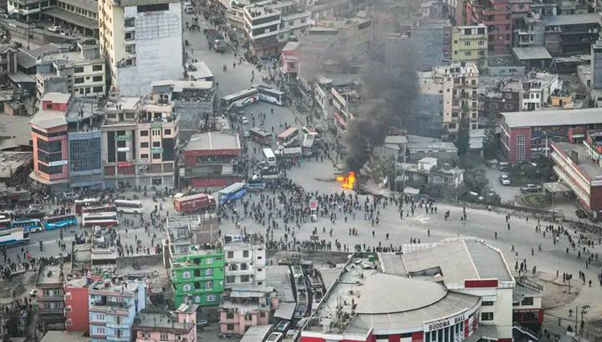 काठमाडौँमा अनिश्चितकालीन सार्वजनिक यातायात चल्न नदिने घोषणा