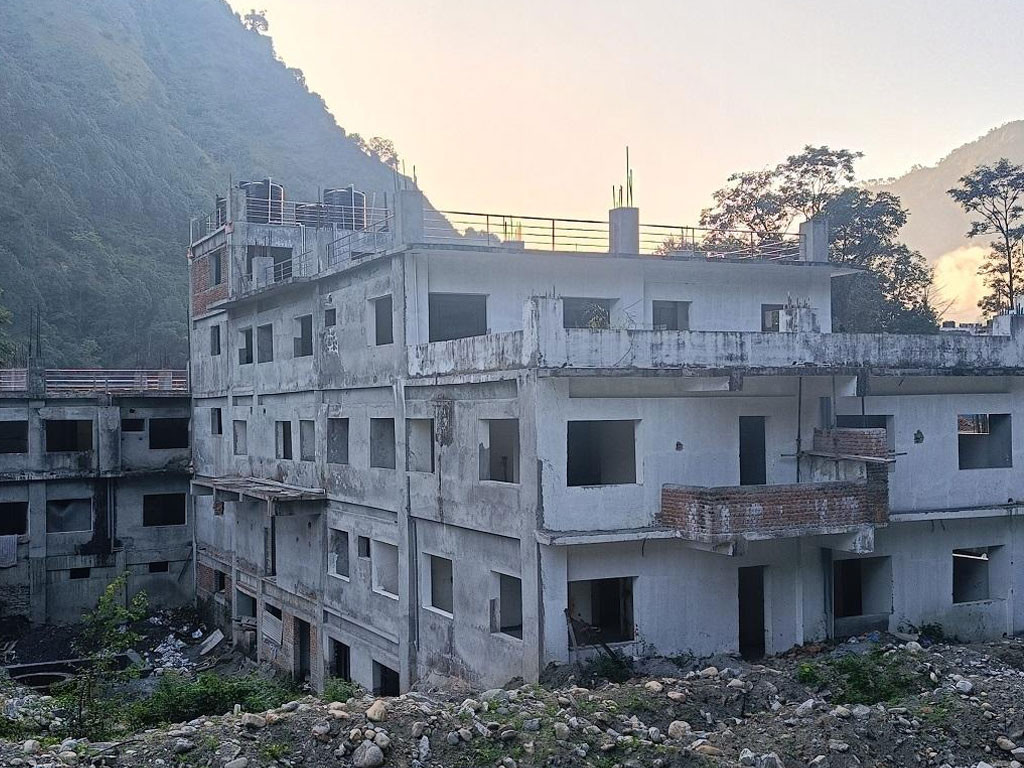 आठ वर्षमा पनि बनेन् बेनी अस्पतालको भवन