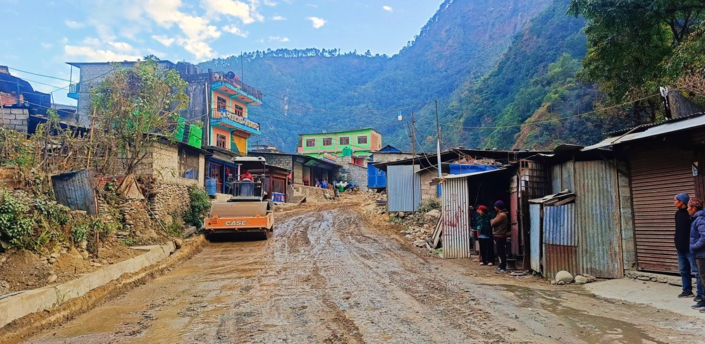 बेनी–रणवाङ–दरवाङ सडक स्तरोन्नति गरिँदै