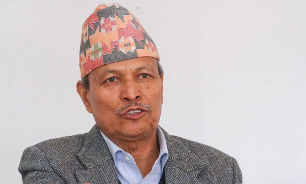 पत्रकार सम्मेलन गर्दै एमालेबाट निस्काशित नेता रावल