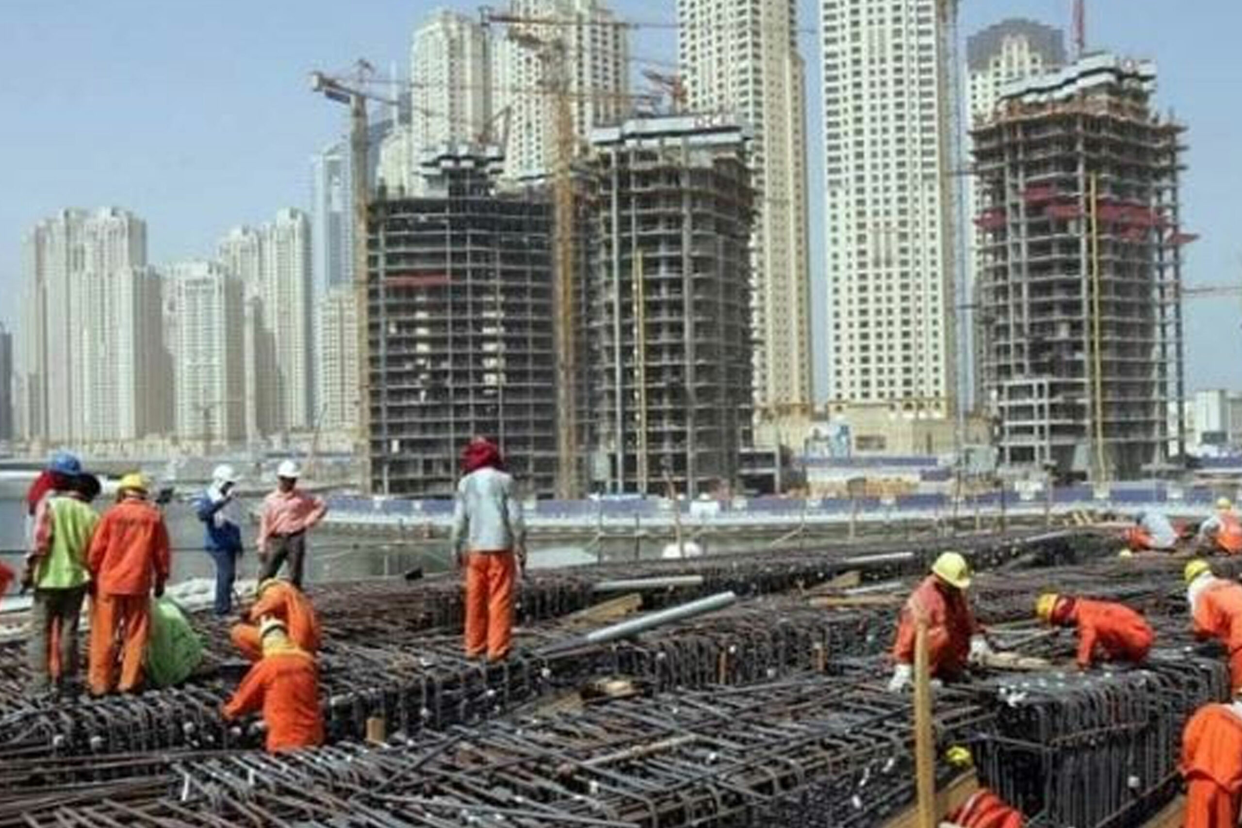 अत्यधिक तापक्रमका कारण खाडीमा विदेशी कामदार जोखिममा
