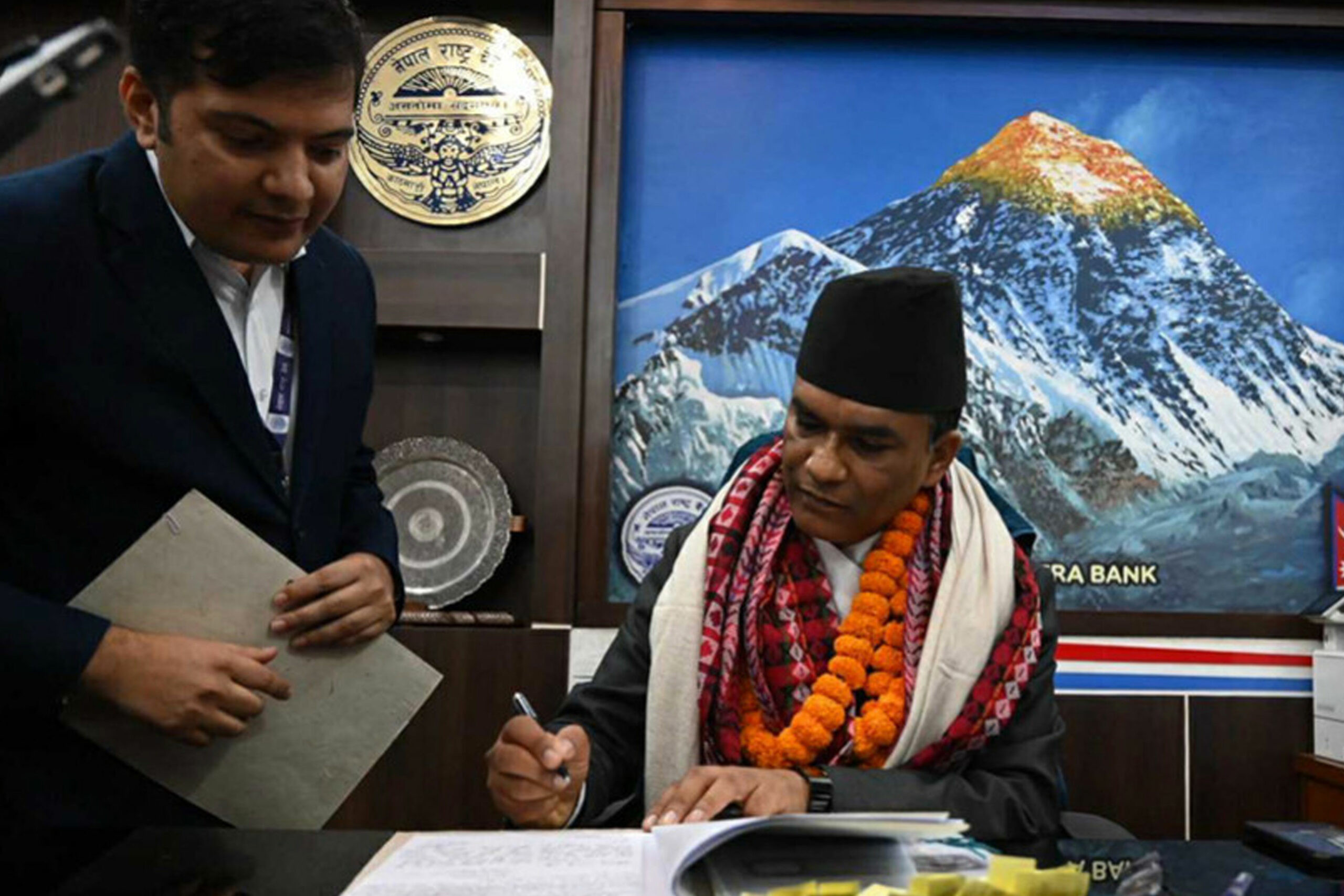 ५ सय र १ हजारको नयाँ नोट छाप्ने गभर्नर पौडेलको पहिलो निर्णय