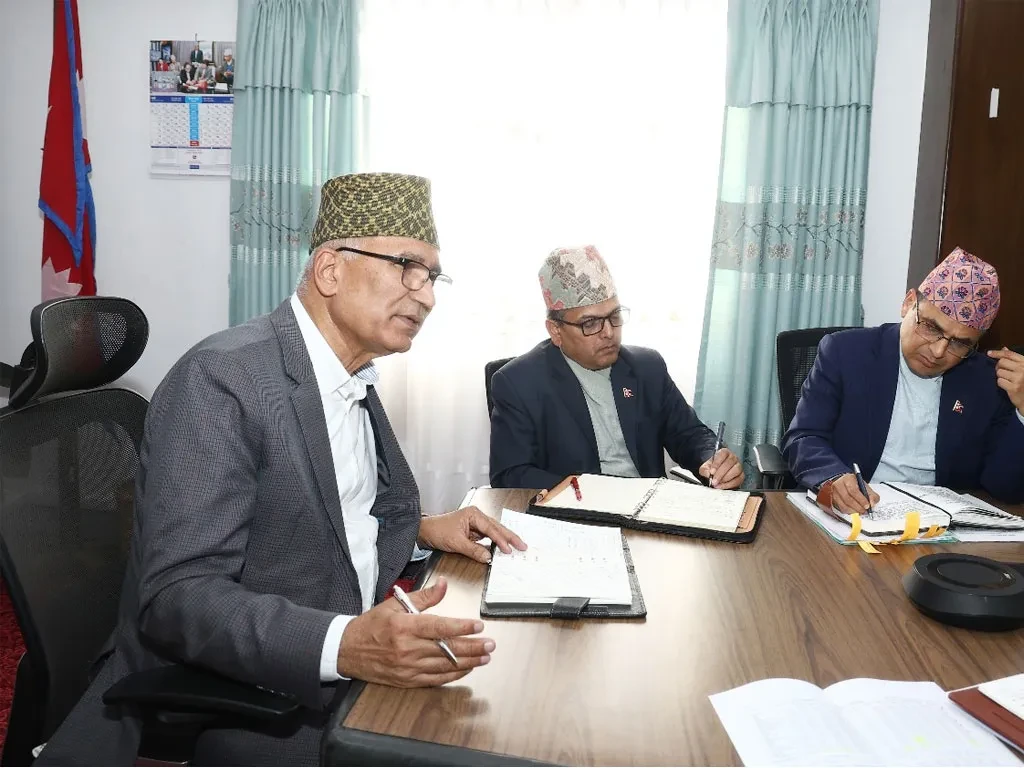 राजस्व संकलनमा थप मेहनत गर्न कर्मचारीहरूलाई अर्थमन्त्रीको निर्देशन