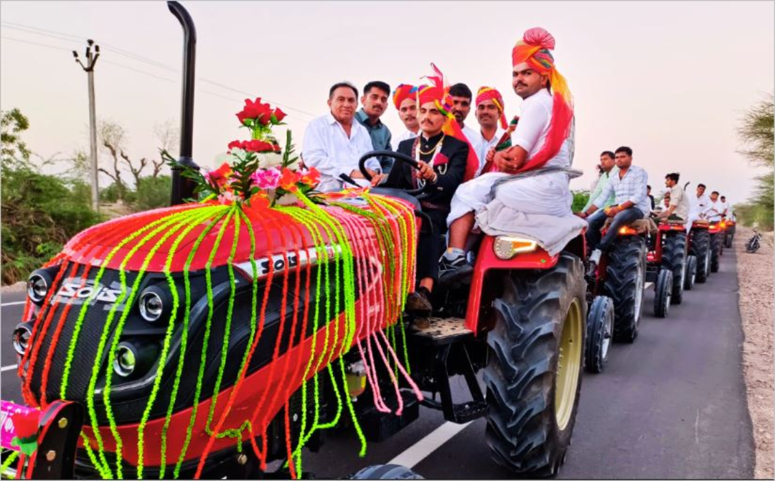 आफैँ ट्याक्टर चलाएर बेहुला कन्याको घर पुगे, अघि–पछि ५० वटा ट्याक्टर 