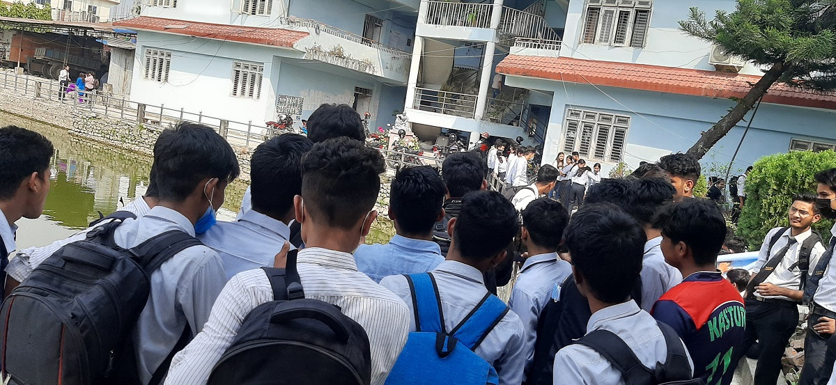 काठमाडौंका स्कुलमा डीआईका नाममा बाउन्सर राखिन्छन्, गुण्डा राखेर शिक्षाको ज्योति कहिलेसम्म?