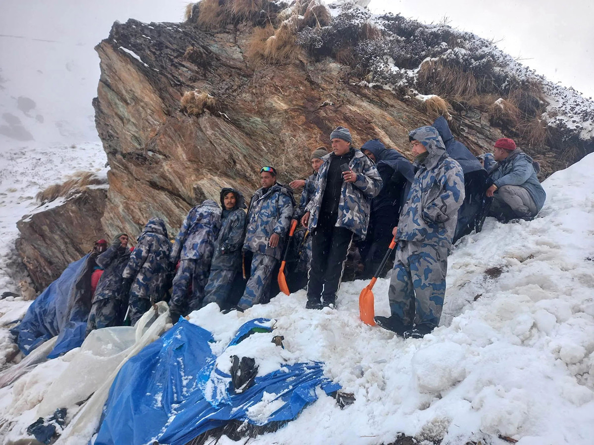 मुगु हिमपहिरोमा पुरिएकाको खोज उद्धार अझै हुन सकेन