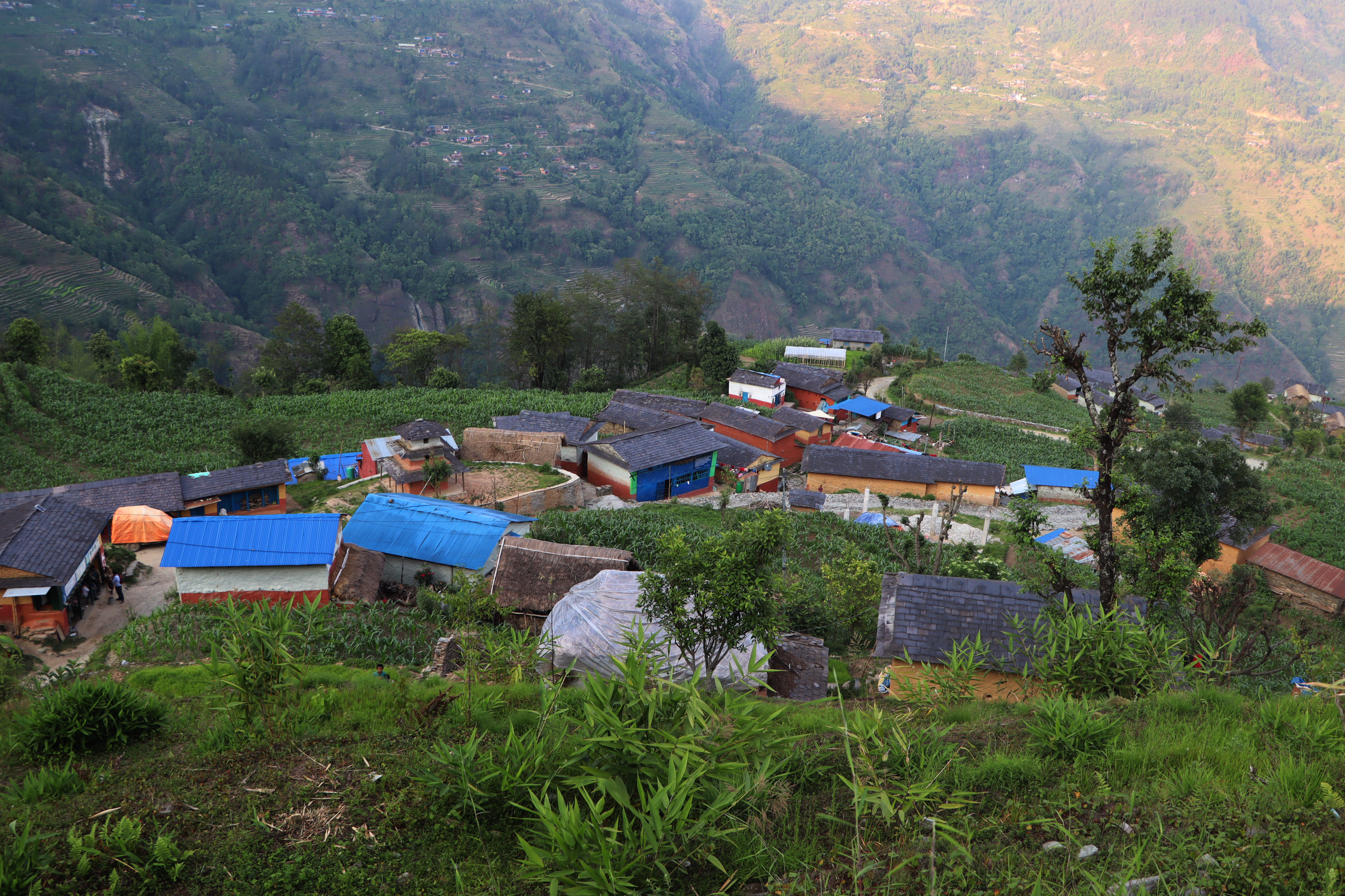 विकास गाउँ–गाउँमा उक्लियो,  मान्छे बजार झरे