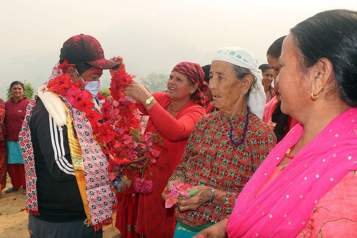 पहिलो पटक बस पुगेपछि खुशियाली...