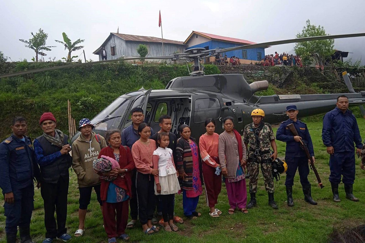 ताप्लेजुङ पहिरो अपडेट : घाइतेलाई सेनाको हेलिकोप्टरमार्फत उद्धार