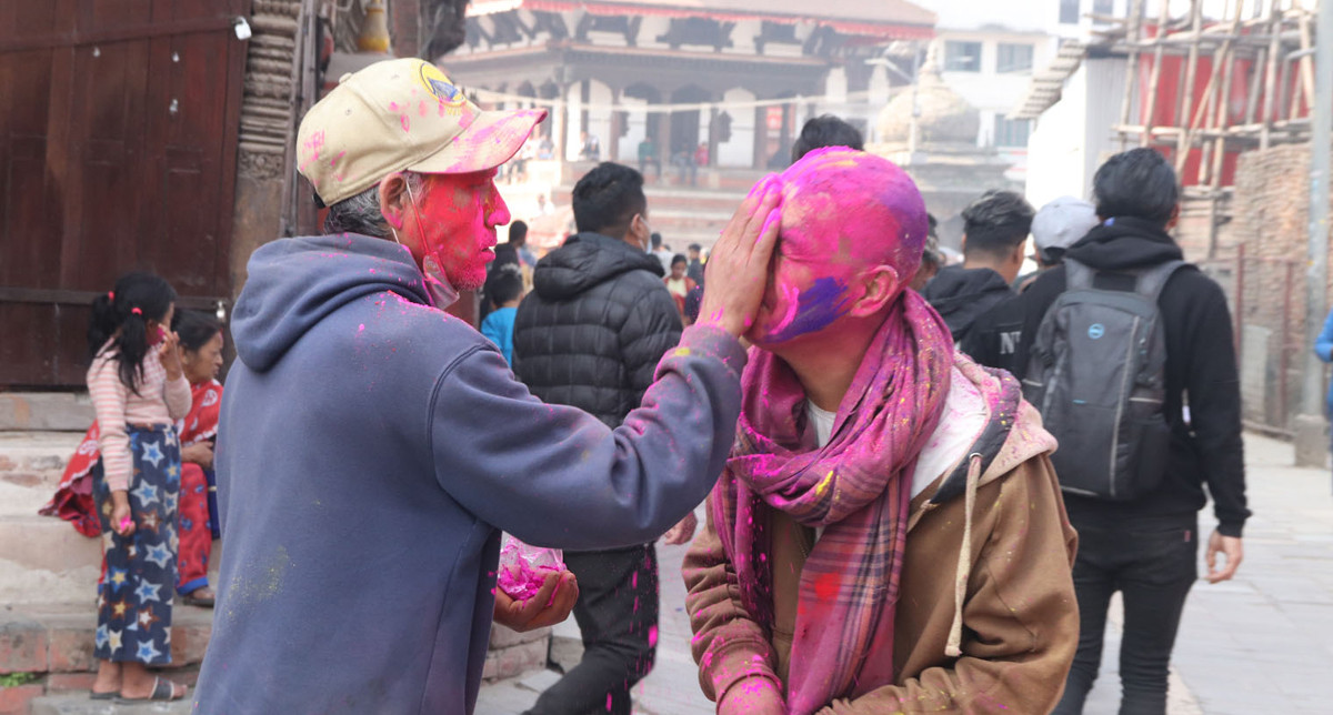 फागुको मौलिकता मासिदै गएकामा  बुढापाका चिन्तित