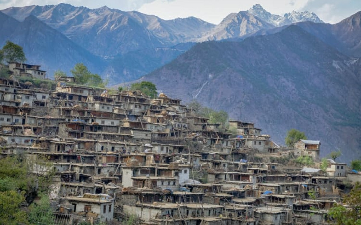 काठमाडौँबाट केरुङ नाका हुँदै सिमकोटमा खाद्यान्न ल्याइने