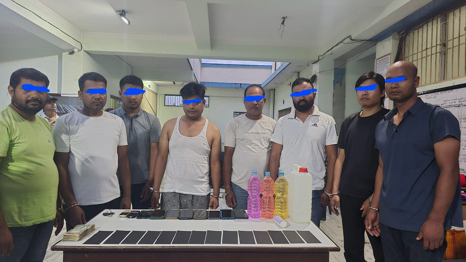 नक्कली नोट बनाउने सामानसहित ८ जना पक्राउ