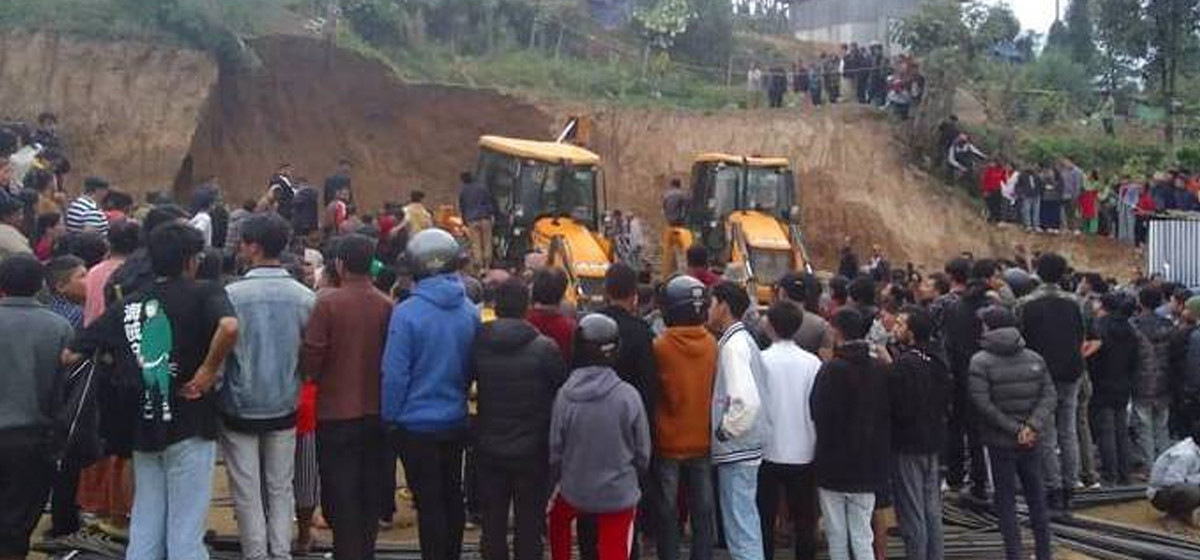 ढिस्कोले पुरिएर ४ कामदारको मृत्यु