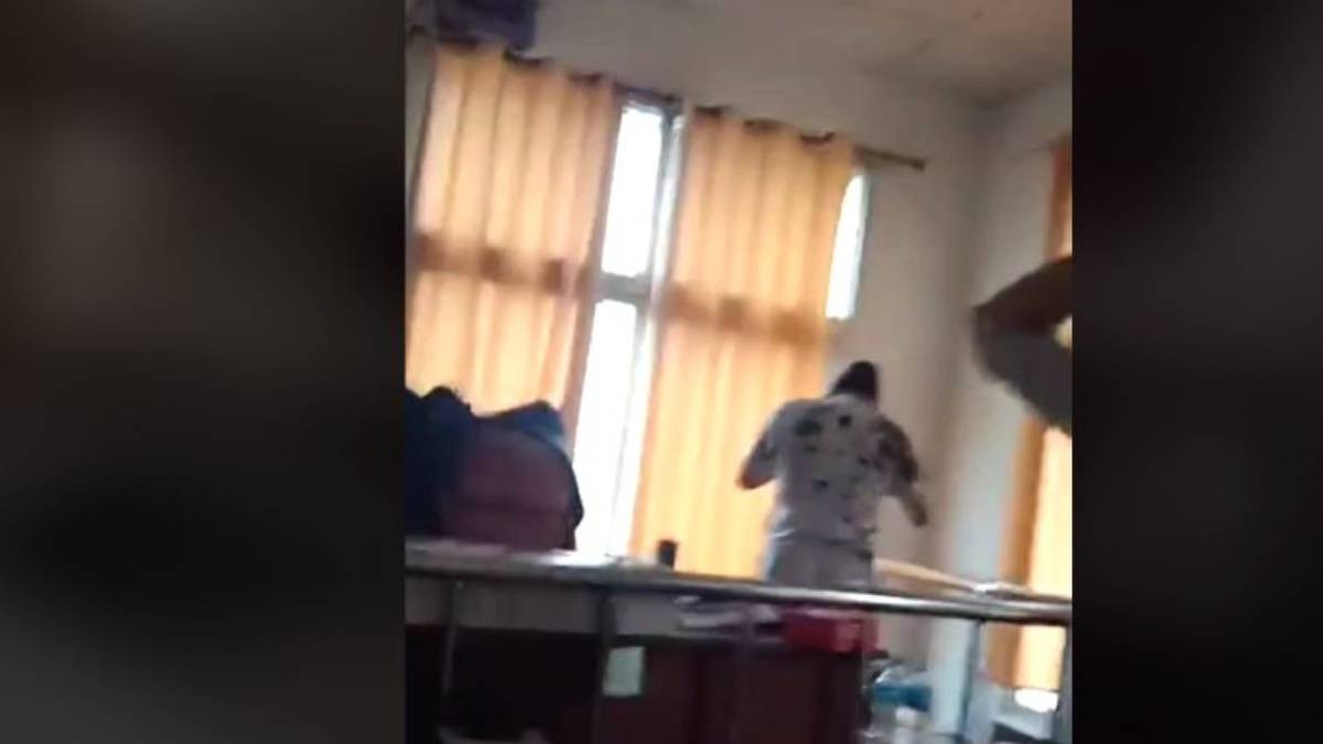 आलमलाई सफाइ दिने न्यायाधीशलाई इजलासमै कालोमोसो