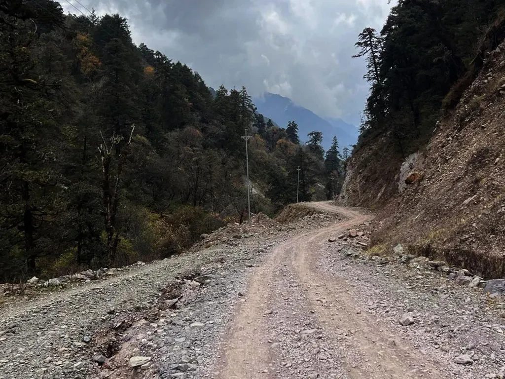 बागलुङ-पूर्वी रुकुम सडक कालोपत्र नहुँदा समस्या