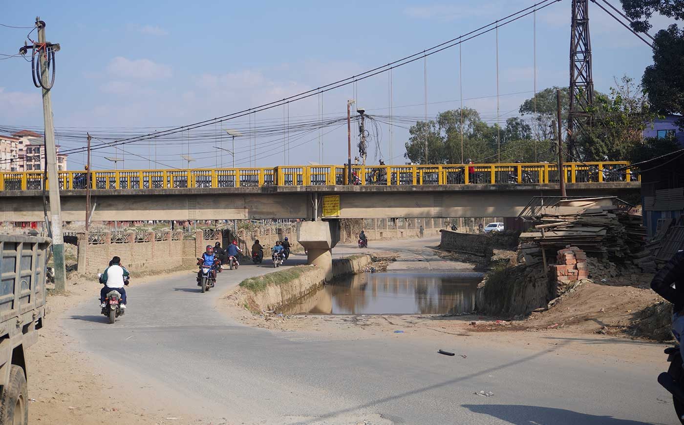 हिउँदमा पनि हटेन वाग्मती करिडोरको कालो पुलमुनि पानी जम्ने समस्या