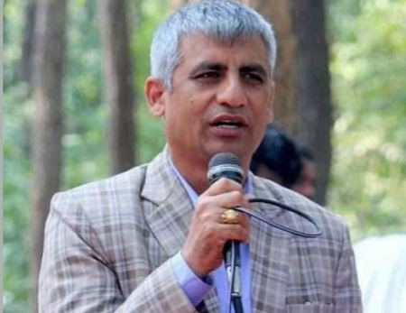 कोशीका पूर्वमुख्यमन्त्री केदार कार्कीले दिए मन्त्रालयका सचिवलाई  चुट्दै शौचालयमा थुन्ने धम्की 